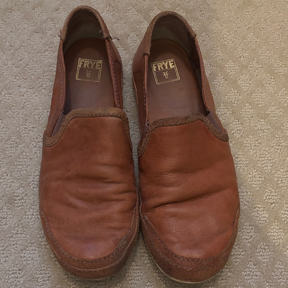 Frye women’s cognac Leather Loafers slip on. Sz 8
